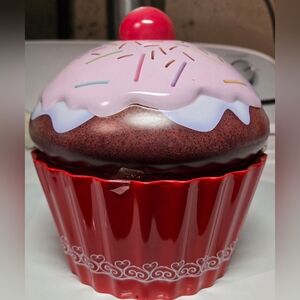 Vintage Metal Target Cupcake Container Storage, never opened